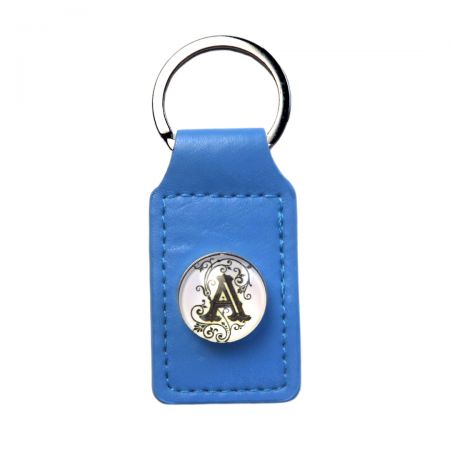 Bær dine nøgler med stil med vores specialdesignede læder-nøgleringe skræddersyet til dig.