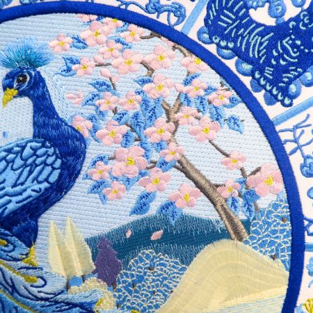 Uttryck din individualitet med skräddarsytt broderi anpassat efter dina önskemål.