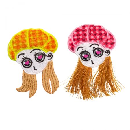 私たちのタッセル刺繍パッチで製品に洗練さを添えましょう。