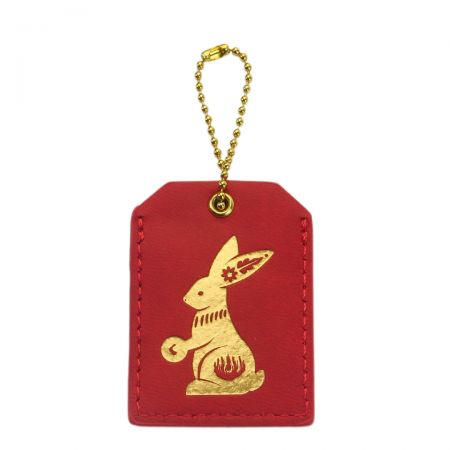 Személyre szabott bőr kulcstartó forró fóliával - Egyedi bőr kulcstartók forró fóliázással.