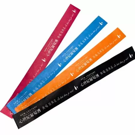 Egendefinerte trykte tyvek-håndleddsband.