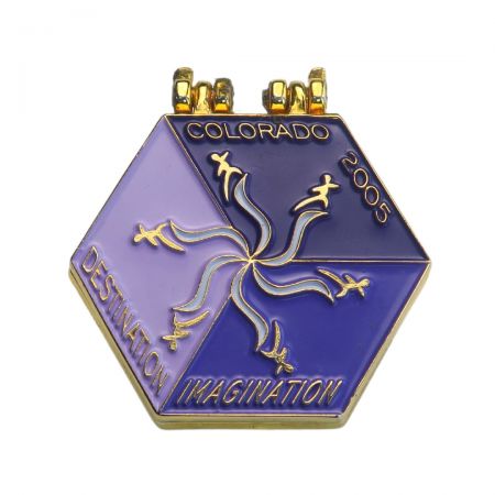 Személyre szabott csuklós kitűző tok tanulmány.