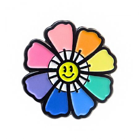 金属製ピンバッジは多用途なアクセサリーです。