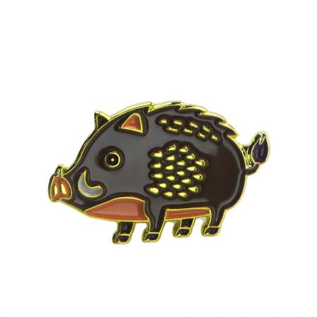 Emaille vaddisznó kitűző.