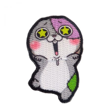 Lägg till en personlig touch till din huvudbonadssamling med anpassade patchar för hattar som är exklusivt tillverkade i vår fabrik.