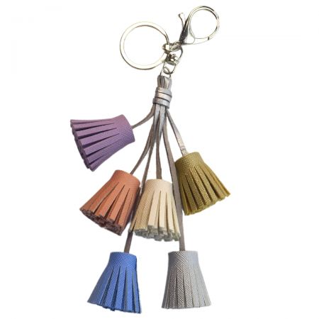 Egyedi bőr bóbita kulcstartó - Egyedi bőr bóbita kulcstartó.