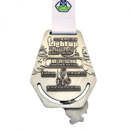 Designa anpassade silvermedaljer för de bästa.