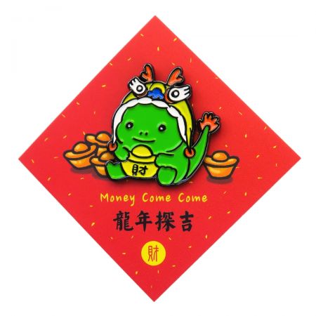 अपने ड्रैगन पिन को अनूठे रंगों से व्यक्तिगत बनाएं।