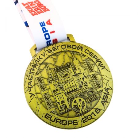 Tilpass triathlon medaljer med unike design og farger.