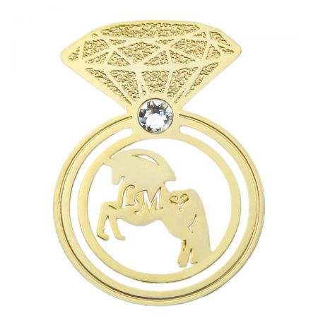 Diseña marcadores chapados en oro con un toque de elegancia.