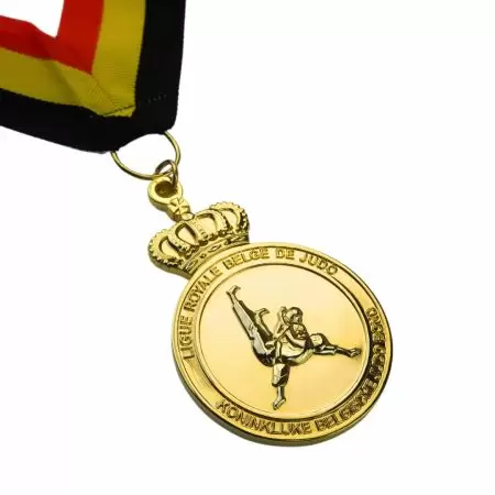 Personaliseer sportmedailles met evenement-specifieke details en logo's.