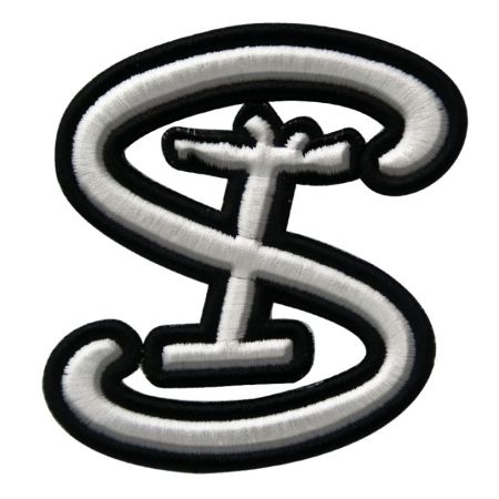 Skræddersyet puff broderi.