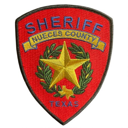 Tilpassede sheriff- og politipatches.