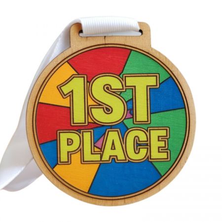 Индивидуальные деревянные медали для гонок.