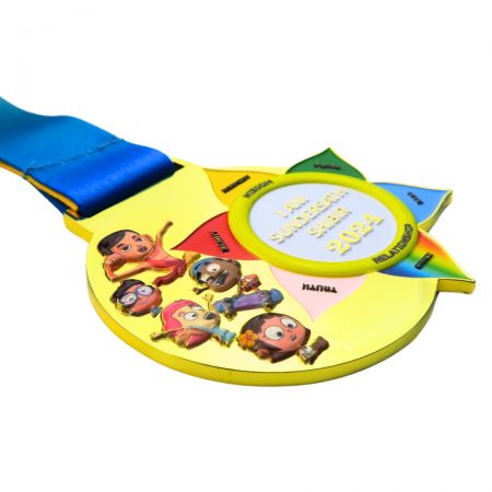 탁월함과 위엄을 반영하는 독특한 맞춤형 금메달을 만드세요.