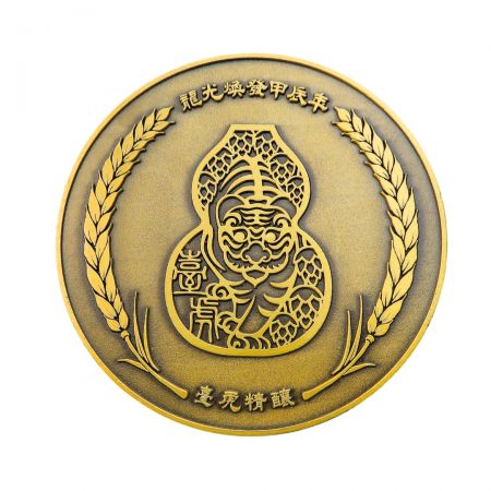 इस शुभ राशि चिह्न का जश्न मनाने के लिए एक खूबसूरती से निर्मित सिक्का के साथ ड्रैगन के वर्ष का स्मरण करें।