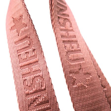 उच्च गुणवत्ता वाले व्यक्तिगत लanyards के साथ एक पेशेवर रूप बनाएं, जो स्टाफ पहचान या प्रचारात्मक उपहारों के लिए महान हैं।