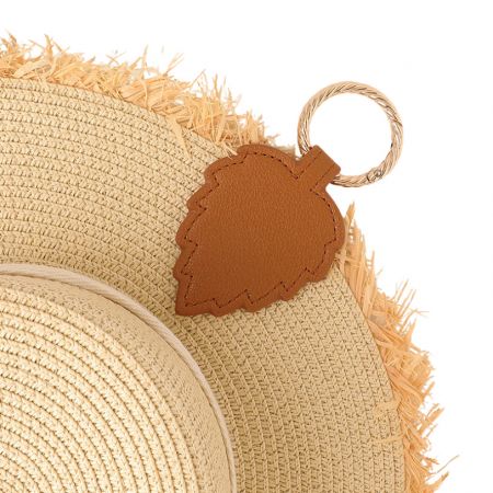 मैग्नेटिक लगेज हैट होल्डर।