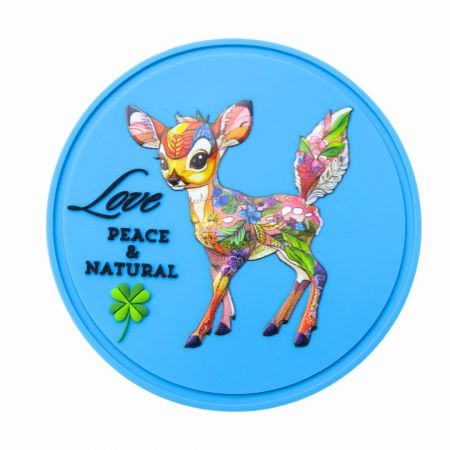 Crie patches de PVC personalizados com impressão UV, oferecendo durabilidade e reprodução precisa de cores para seus designs personalizados.