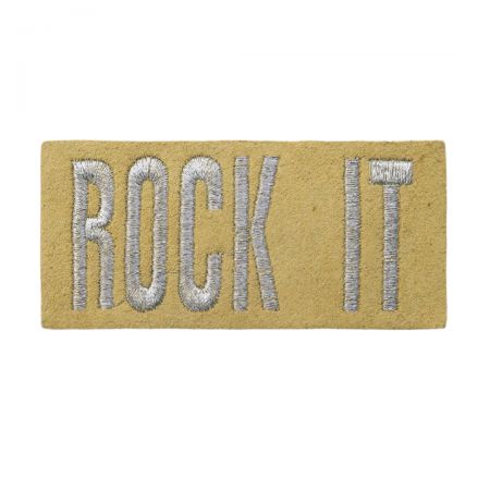 Adj egy csipet eleganciát ruháidhoz egyedi velúr ruhacímkékkel, amelyek puha és prémium érzetet nyújtanak.