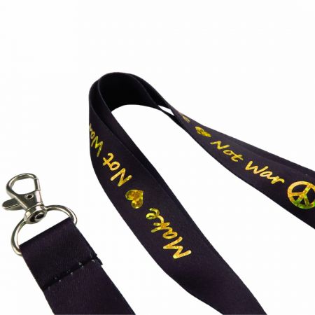 ये लैनयार्ड टिकाऊपन और लक्जरी को मिलाते हैं, जिससे ये कॉर्पोरेट इवेंट्स, वीआईपी पास, या प्रीमियम ब्रांडिंग के अवसरों के लिए आदर्श बनते हैं।