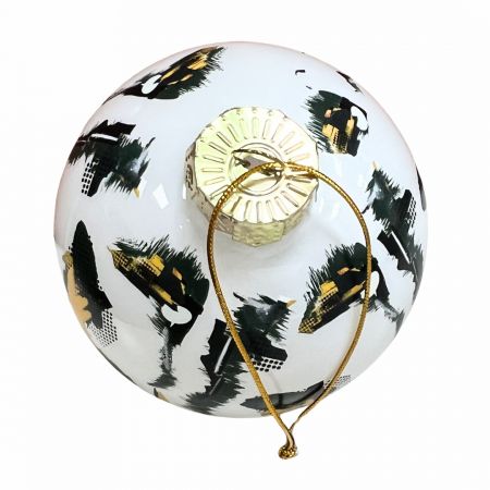 Создайте радостную праздничную атмосферу с помощью цветных шаров для Рождества, идеально подходящих для любого праздничного оформления.