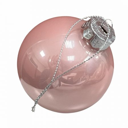 Creëer blijvende herinneringen met gepersonaliseerde kerstballen, perfect om een unieke, op maat gemaakte touch aan je feestdecor toe te voegen.