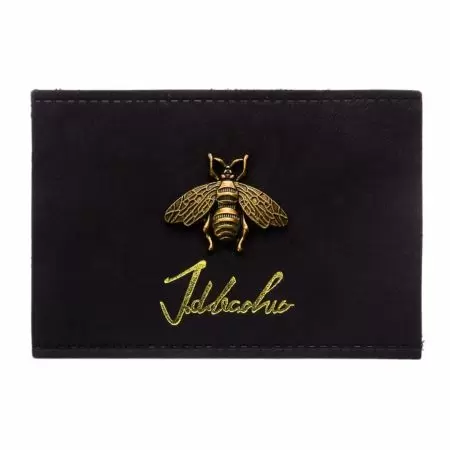 Bőr címke fém címkével - Egy fém címkével ellátott bőr címke egyedi érintést ad a ruházathoz és kiegészítőkhöz.