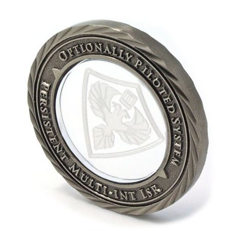 크리스탈로 기념 동전을 맞춤 제작하세요.