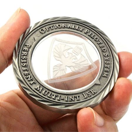 개인화된 크리스탈 동전.