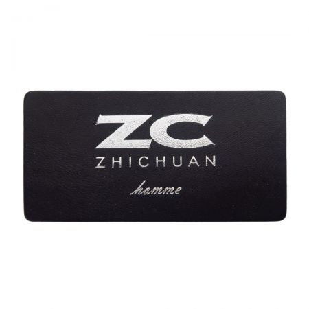 Een stuk leer kan worden gepersonaliseerd in vorm, grootte en kleur om aan uw productbehoeften te voldoen.