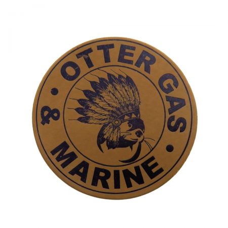 Gepersonaliseerde leren ontwerperslabels tillen producten naar een hoger niveau, waardoor ze opvallen met een verfijnde uitstraling.