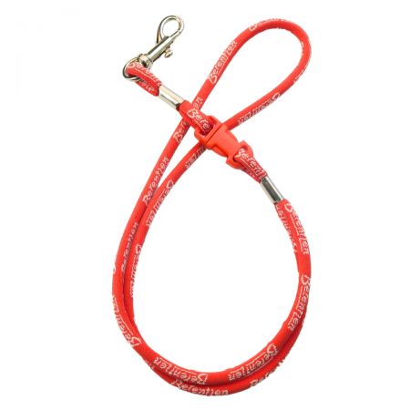 Los cordones tejidos personalizados pueden presentar logotipos o texto para uso promocional u organizacional.