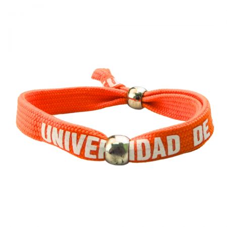 पॉलीएस्टर कलाई बैंड टिकाऊ होते हैं और त्योहारों या सम्मेलनों में दीर्घकालिक उपयोग के लिए आदर्श होते हैं।