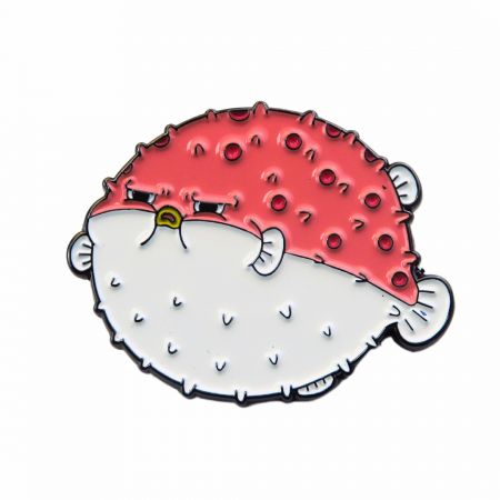 Az egyedi kitűzők méretben, formában és felületben testre szabhatók az egyéni preferenciák szerint.