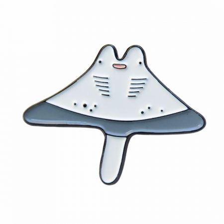 A személyre szabott gallér kitűzőket gyakran használják esküvőkön, klubokban vagy díjátadó ünnepségeken.