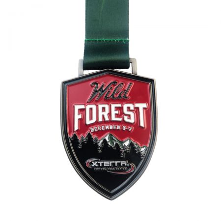 Индивидуальные эмалевые медали идеально подходят для спортивных соревнований, корпоративных мероприятий или академических достижений.