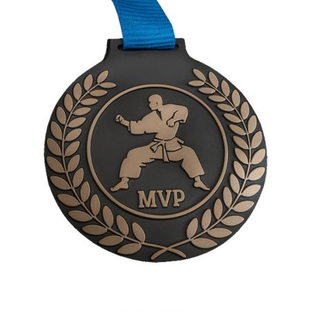 Medalhas e prêmios de judô personalizados.