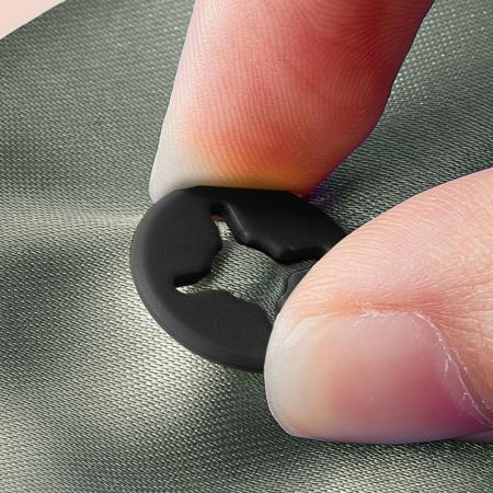 گیرههای شمارهگذاری دویدن سفارشی میتوانند شامل لوگوها یا طراحیهای منحصر به فرد برای تبلیغ رویدادها یا حامیان باشند.