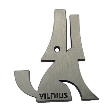 Skräddarsydda design för souvenir metallmagneter kan innehålla landmärken, logotyper eller temakonst.