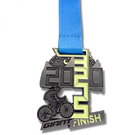 回転する要素や暗闇で光る仕上げのようなユニークな特徴が、これらのメダルを本当に記憶に残るものにします。