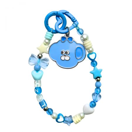 Mukautetut helmillä varustetut puhelinriipukset voivat sisältää ainutlaatuisia muotoiluja, alkukirjaimia tai symboleita personointia varten.