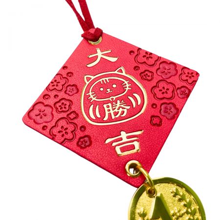 Schutzanhänger sollen spirituellen oder physischen Schutz für diejenigen bieten, die sie tragen.