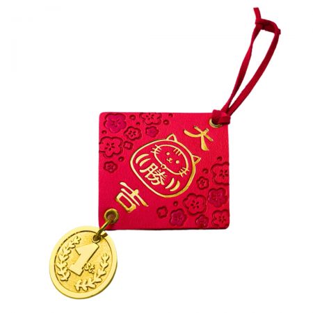 Maßgeschneiderte Schutzanhänger können mit Symbolen, Gebeten oder bedeutungsvollen Designs für den persönlichen Gebrauch erstellt werden.