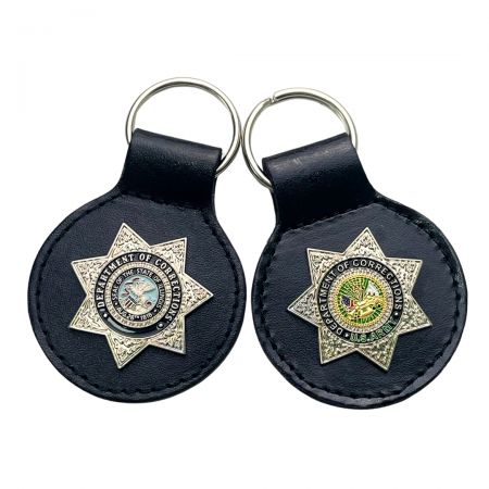 Yritykset valitsevat usein räätälöityjä nahka-avainrenkaita esitelläkseen brändinsä kohokuvioiduilla tai kaiverretuilla logoilla.