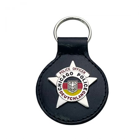 Räätälöityjä nahka-avainrenkaita on saatavilla eri muodoissa, väreissä ja viimeistelyissä, jotka sopivat mihin tahansa tyyliin tai tarpeeseen.