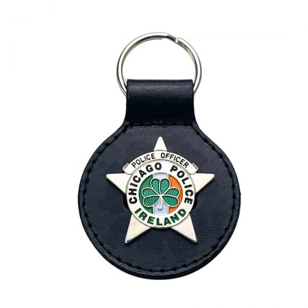 Personoitu nahkainen avainrenkaat ovat ajatuksellinen lahja, johon voidaan lisätä kaiverrettuja nimiä, päivämääriä tai kuvioita.