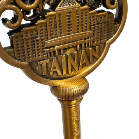 The smooth finish and customizable options of a zinc alloy golden key make it perfect for promotional gifts or souvenirs.