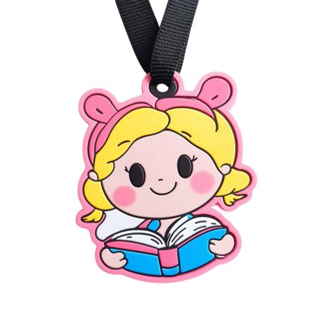 सम्मान के पदकों के लिए कस्टम डिज़ाइन अक्सर जटिल विवरण, प्रतिष्ठित सामग्री और अद्वितीय उत्कीर्णन शामिल करते हैं।