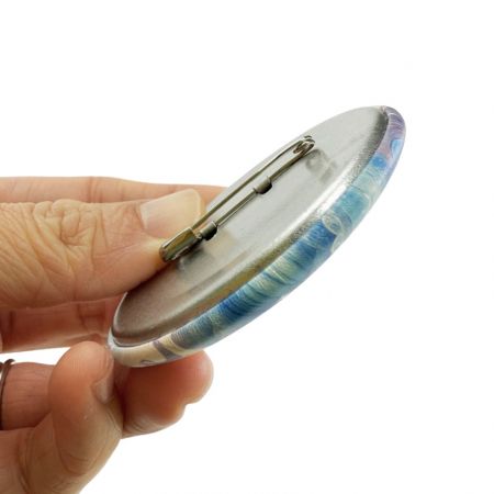 맞춤형 핀백 버튼.